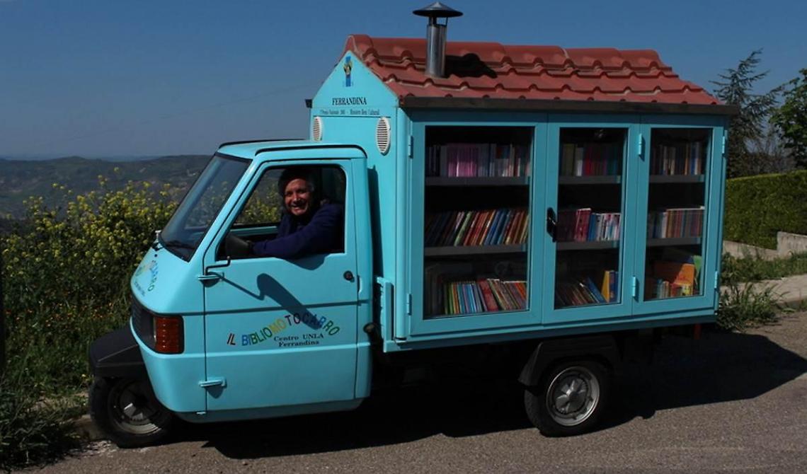 Bibliomotocarro, la biblioteca itinerante che dona libri e cultura ai bambini lucani