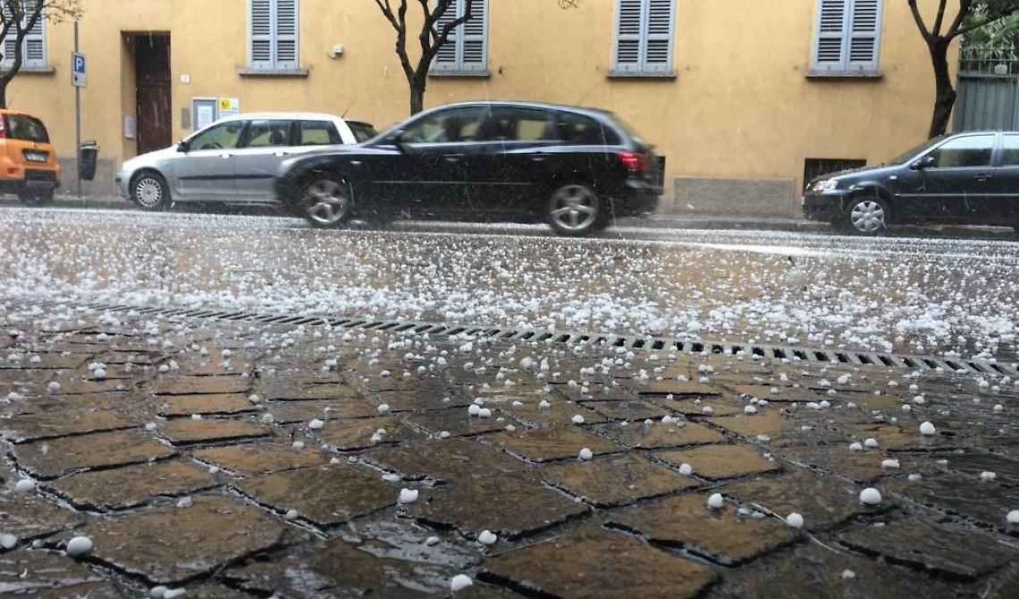Violenta grandinata a Potenza, segnalati disagi alla circolazione