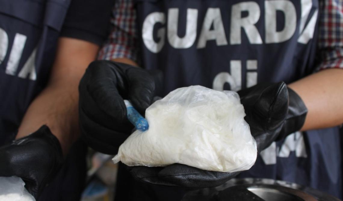 Beccato in auto con cocaina: arrestato 38enne