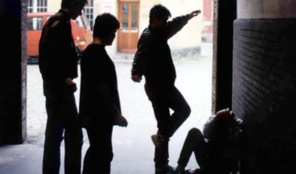 Giardini Pantanella, baby gang terrorizza ragazzini: 14enne finisce in ospedale 