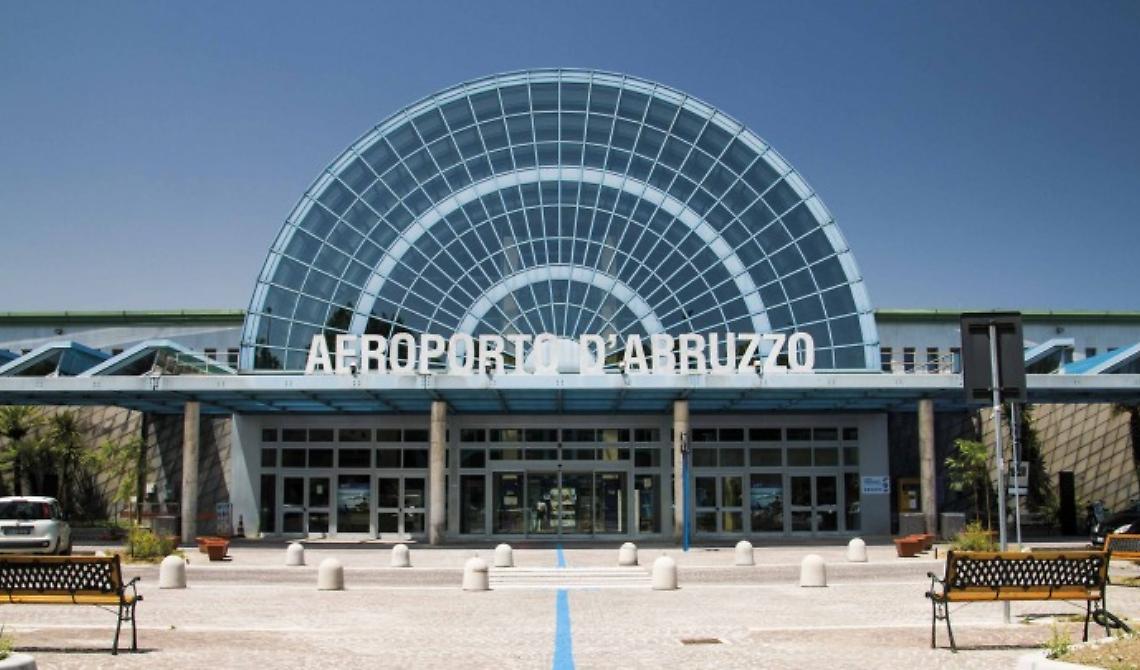 Foggiano proveniente da Malta beccato dalla GdF all'aeroporto di Pescara con 5mila euro di banconote false