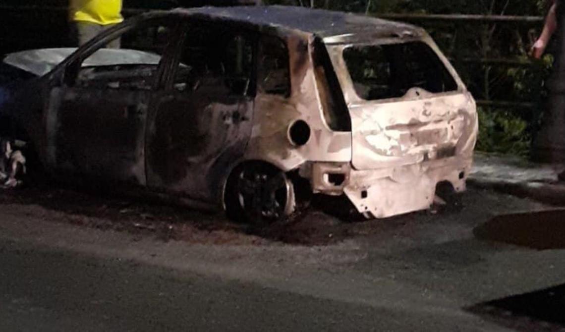 Muro Lucano, in fiamme l'auto della moglie del sindaco. Fratelli d'Italia: «Attacco vile»