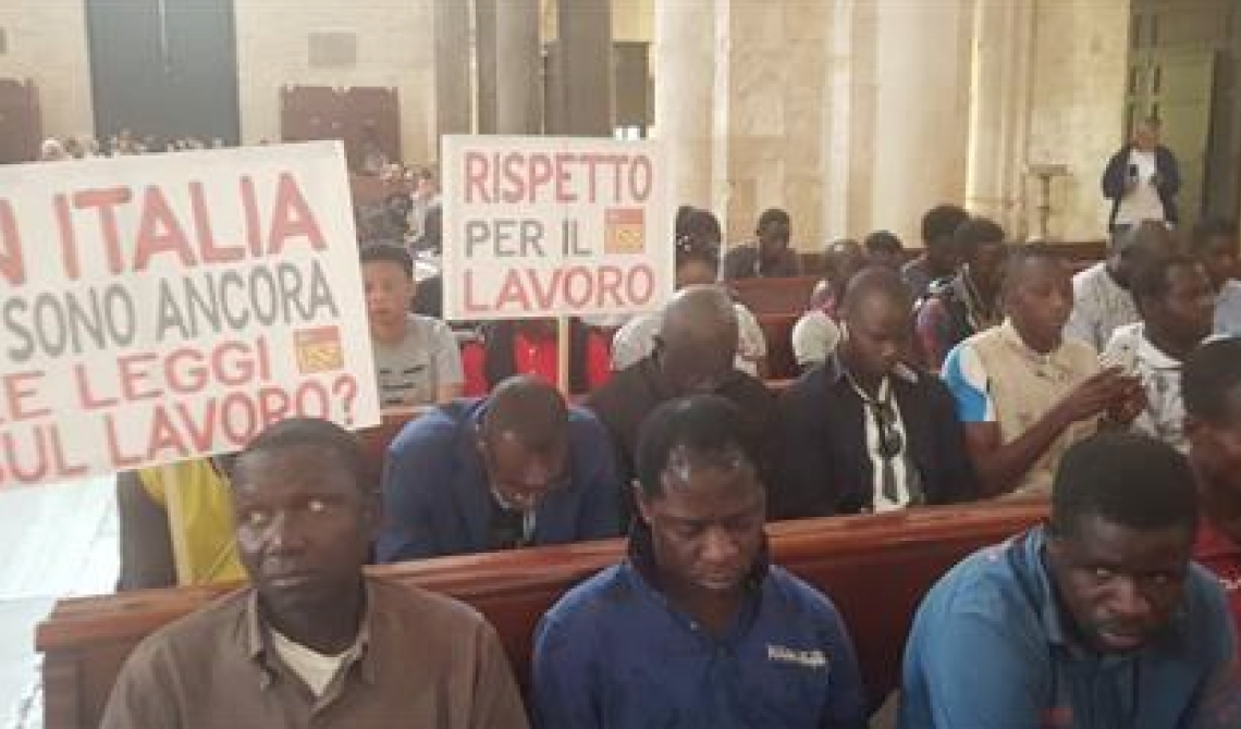 Braccianti di Foggia e Borgo Mezzanone occupano la Basilica di San Nicola di Bari