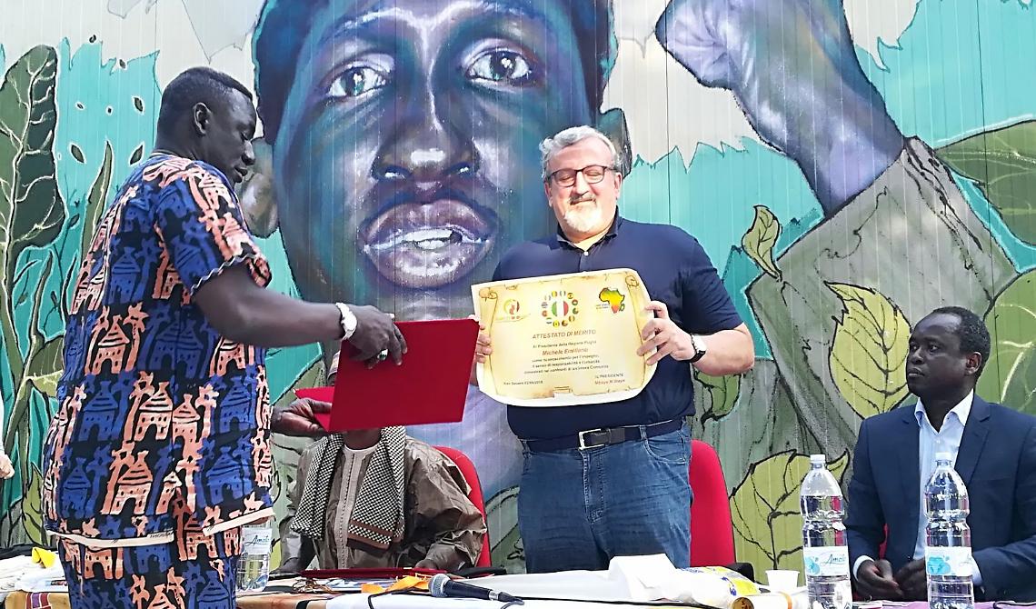 Emiliano mette a loro disposizione "Casa Sankara" ma i migranti africani non vogliono trasferirsi dall'Arena degradata di San Severo