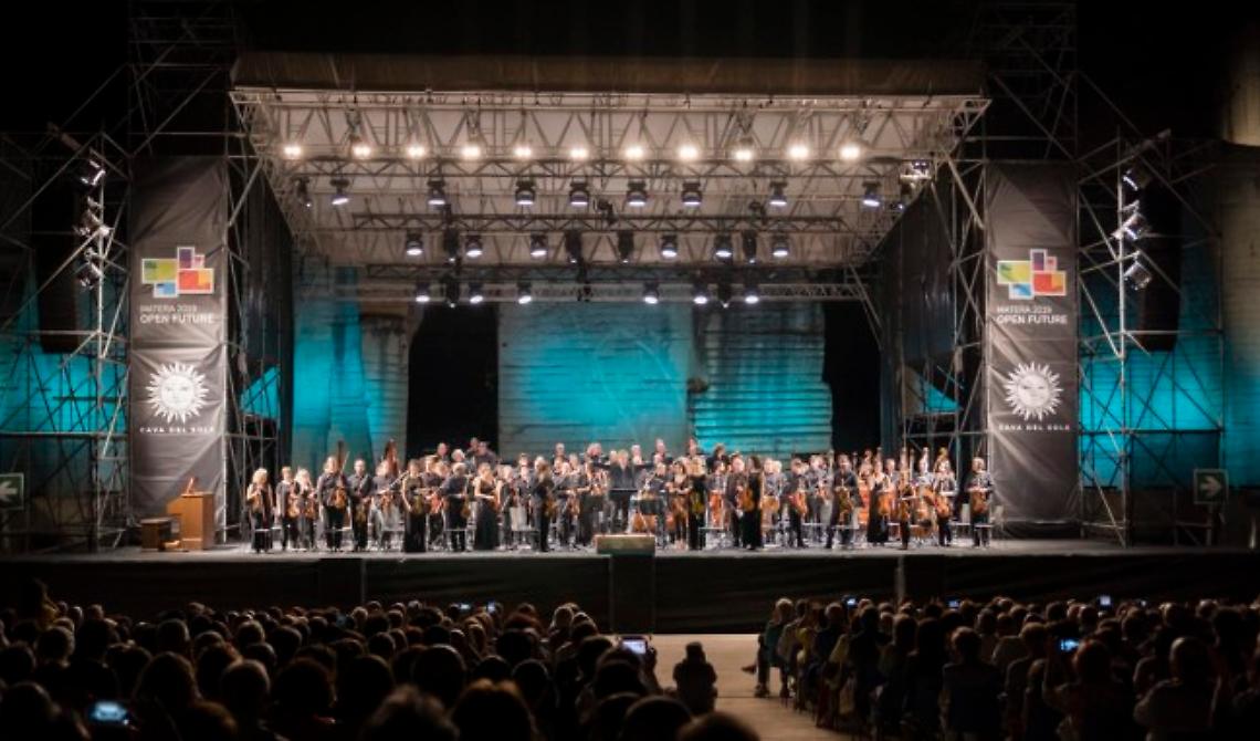 L'Orchestra Rai a Matera: pubblico in piedi, lunghi applausi e due bis