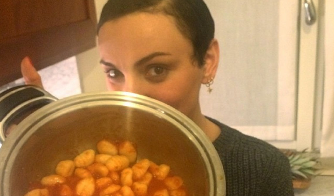 Arisa e l'ossessione per i chili di troppo: «Mi sento come Bridget Jones, ma come fare? Mia mamma è la regina della cucina»