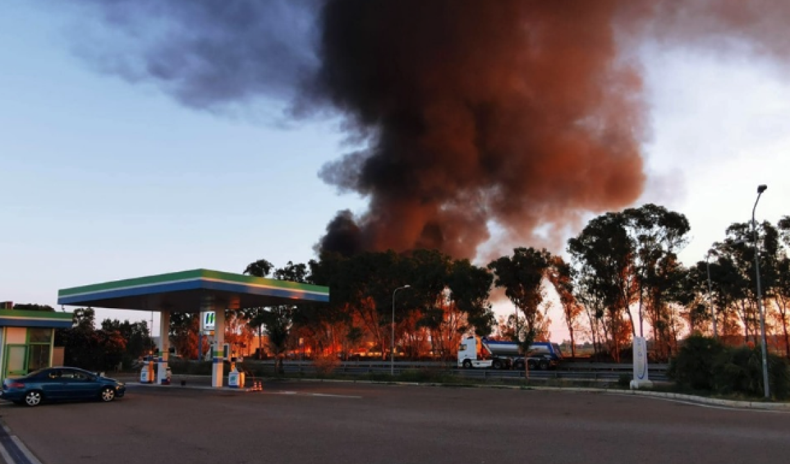 Incendio nel campo profughi abusivo della Felandina: muore una donna