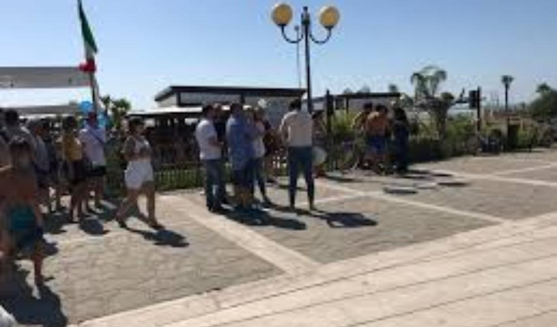 Striscioni contro Salvini a Policoro: «Beach party, ingresso 5 rubli»