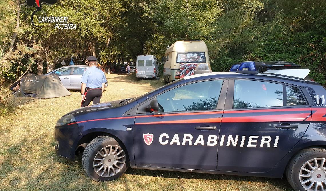 I Carabinieri fermano il "rave party" delle polemiche nel Parco nazionale dell'Appennino lucano