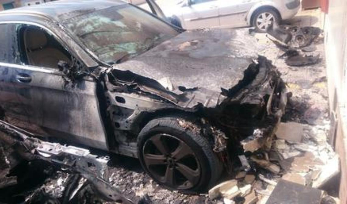 Incendiata l'auto del medico legale che presiede la commissione Inps di Foggia per gli invalidi civili