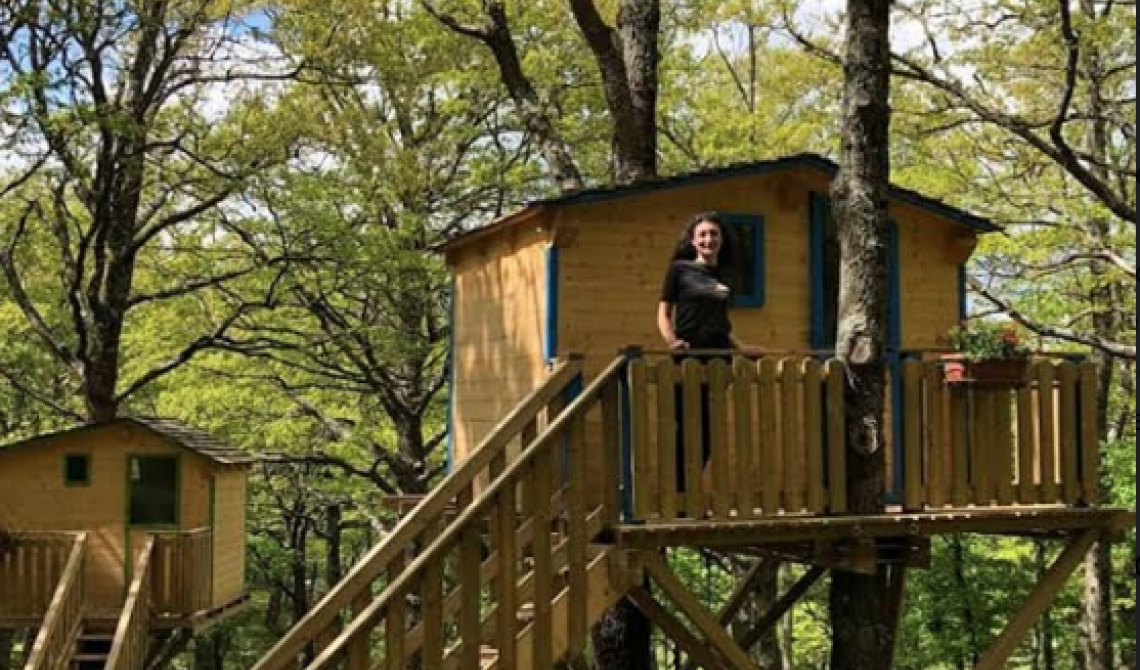 A Biccari si dorme sugli alberi, avendo che tenda le foglie