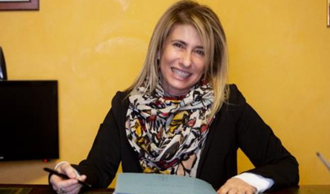 Lei stava lì, il romanzo sulle mamme di Plaza de Mayo, ancora una menzione d'onore per Francesca Sassano