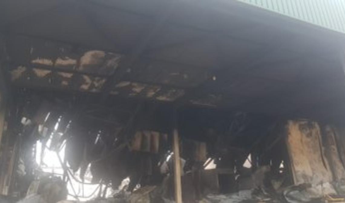 Un enorme incendio distrugge l'azienda agricola "Bio Orto" di Apricena