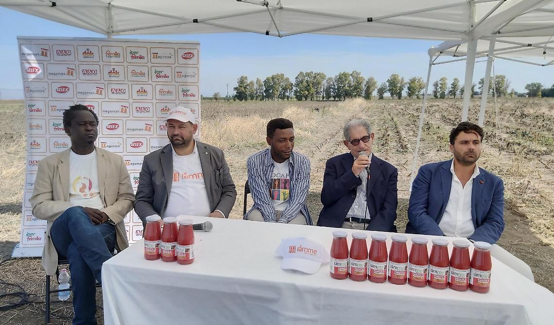 Nasce a Foggia la prima filiera etica italiana contro il caporalato
