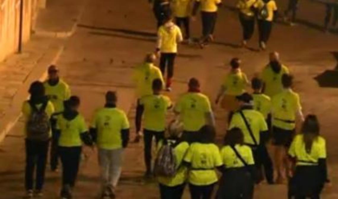 Un’onda gialla attraversa Matera, 150 atleti corrono tra i Sassi