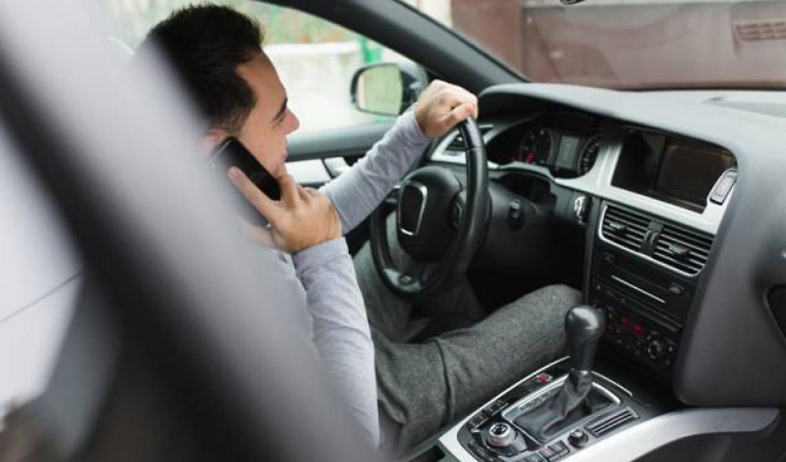 L'autovelox ora vede anche se allacciamo la cintura e usiamo i telefonini, la Polizia di Foggia ne becca 60