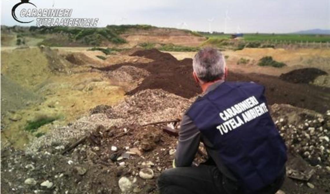 Rifiuti illeciti nelle campagne di Cerignola, denunciate tredici persone