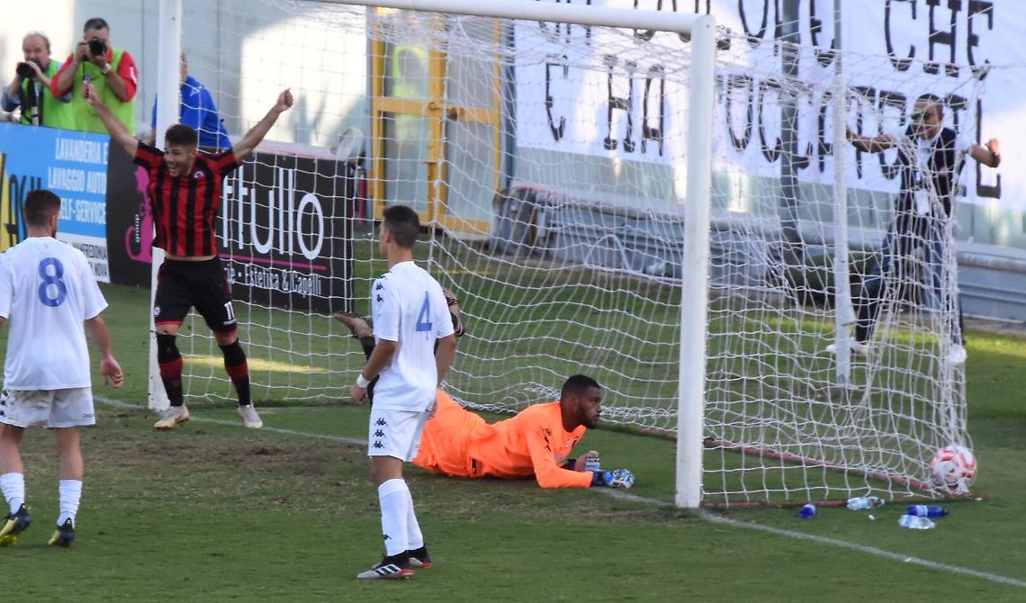Il Casarano trattiene il Foggia nello slancio verso la vetta