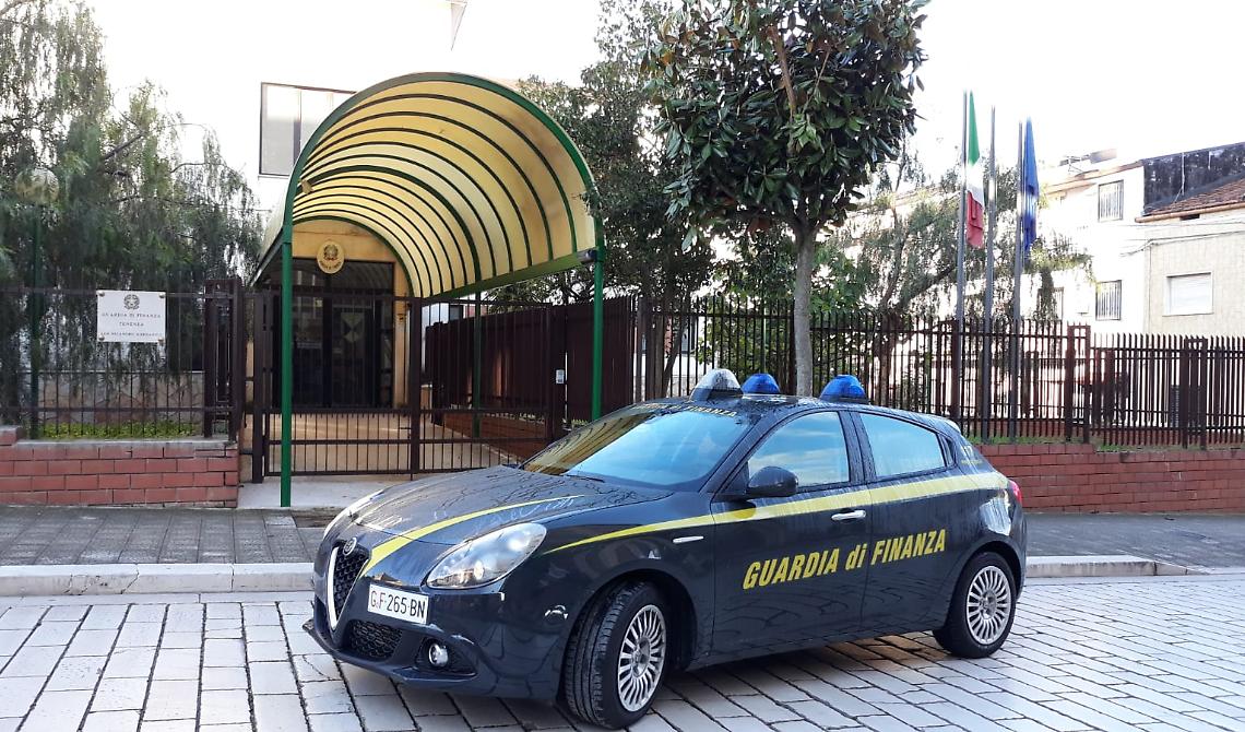 A San Nicandro si beve e si gioca alla faccia del Covid. A San Severo il tabaccaio vende fumo e droga