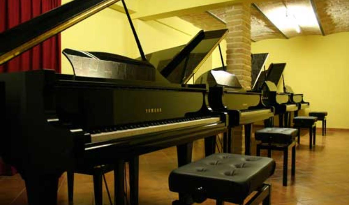 E poi ci sono i delinquenti che stravedono per la musica: rubati due pianoforti a San Severo