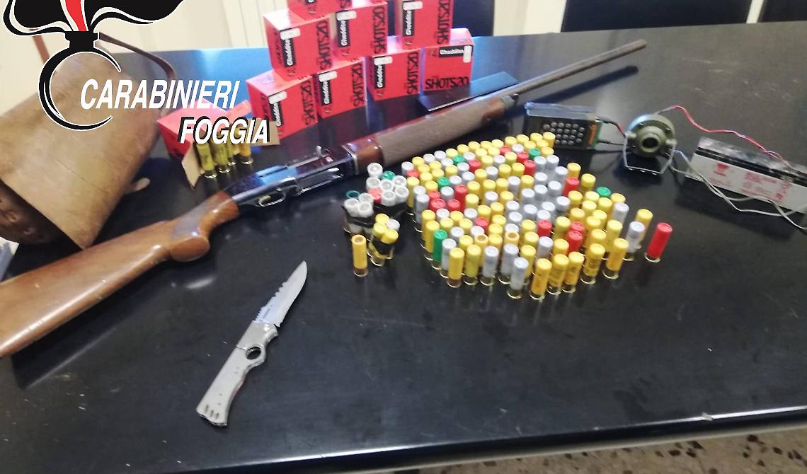 Fa il cacciatore di frodo con gli uccelli, i Carabinieri di San Severo lo arrestano: aveva anche un fucile rubato