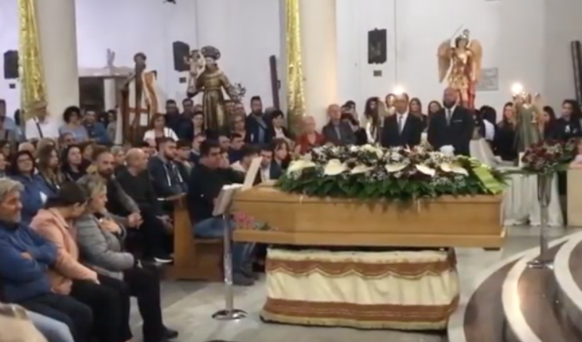I funerali di Filomena Bruno ad Orta Nova, il parroco: «Uccisa da Caino in preda alle sue passioni»