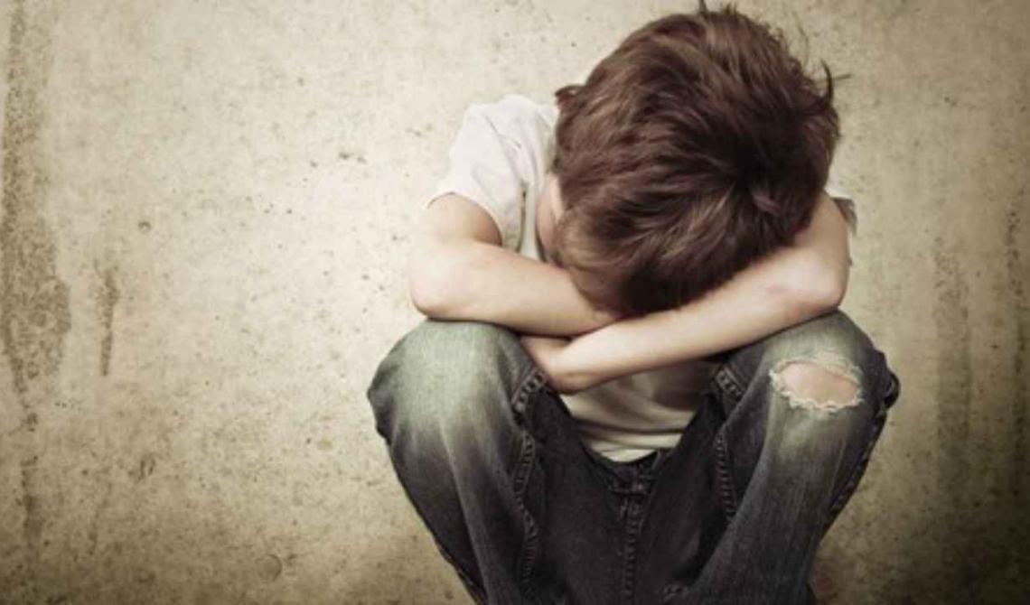 Ragazzino macedone barbaramente maltrattato e picchiato dal padre con la complicità della zia