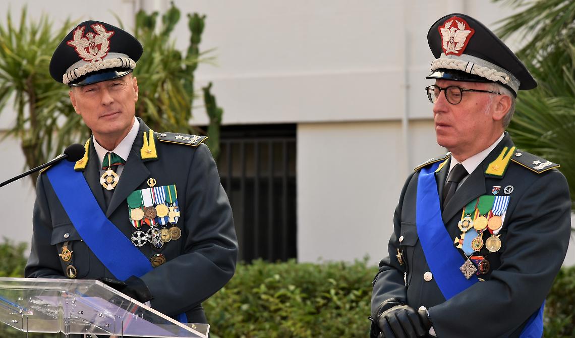 Passaggio di testimone alla guida della Guardia di Finanza della Puglia: il Gen. Salvatore Refolo prende il posto del Gen. Vito Augelli