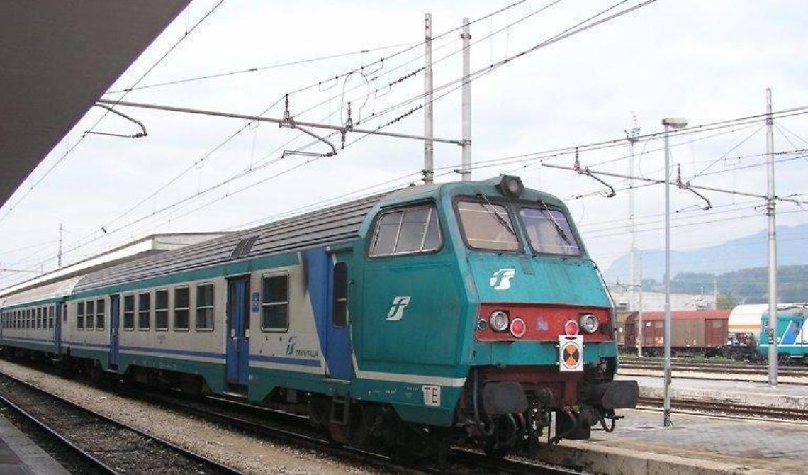 Potenza: Intecity carretta fermo tra Picerno e Balvano. Due ore di ritardo e passeggeri sulle furie