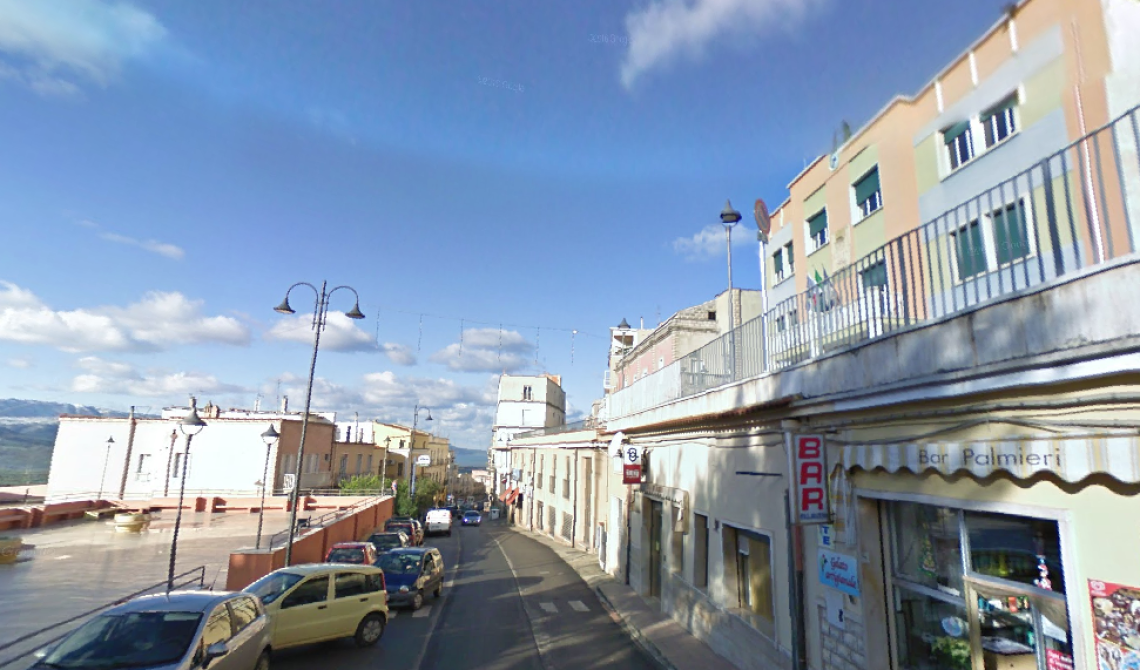 Coperti da passamontagna e armi in pugno assaltano la banca di Carpino