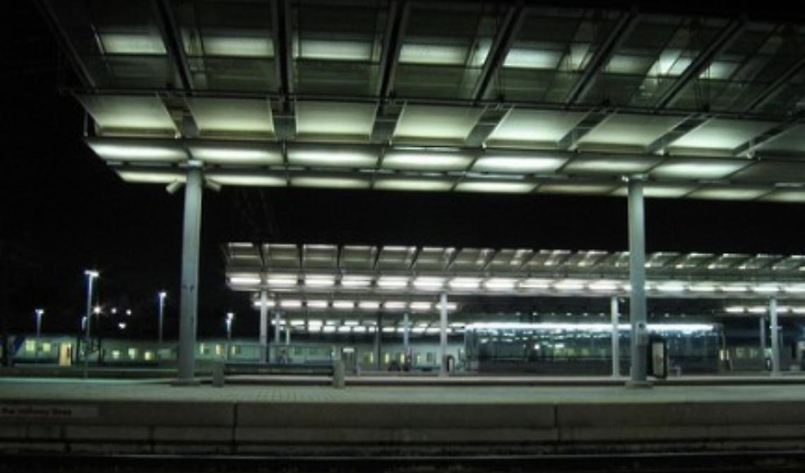 Mamma foggiana perde il pullman da Roma e resta sola nella notte con la sua bambina di 2 anni: vigilessa la soccorre