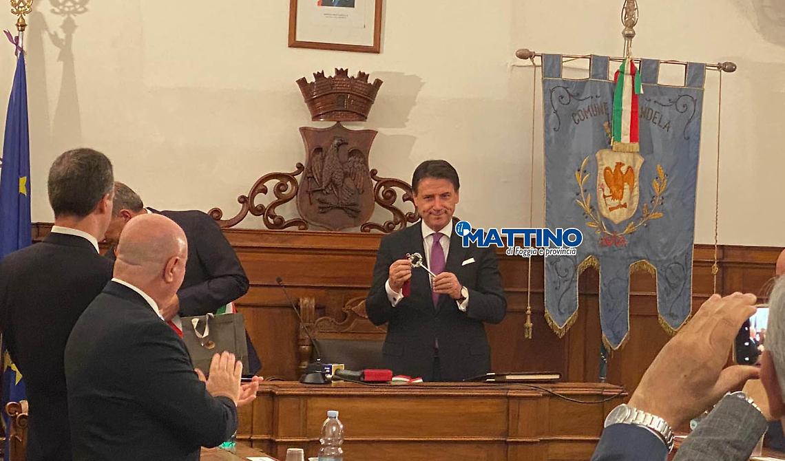 A Conte le chiavi della città di Candela: «Sono emozionato, spero di meritarlo»