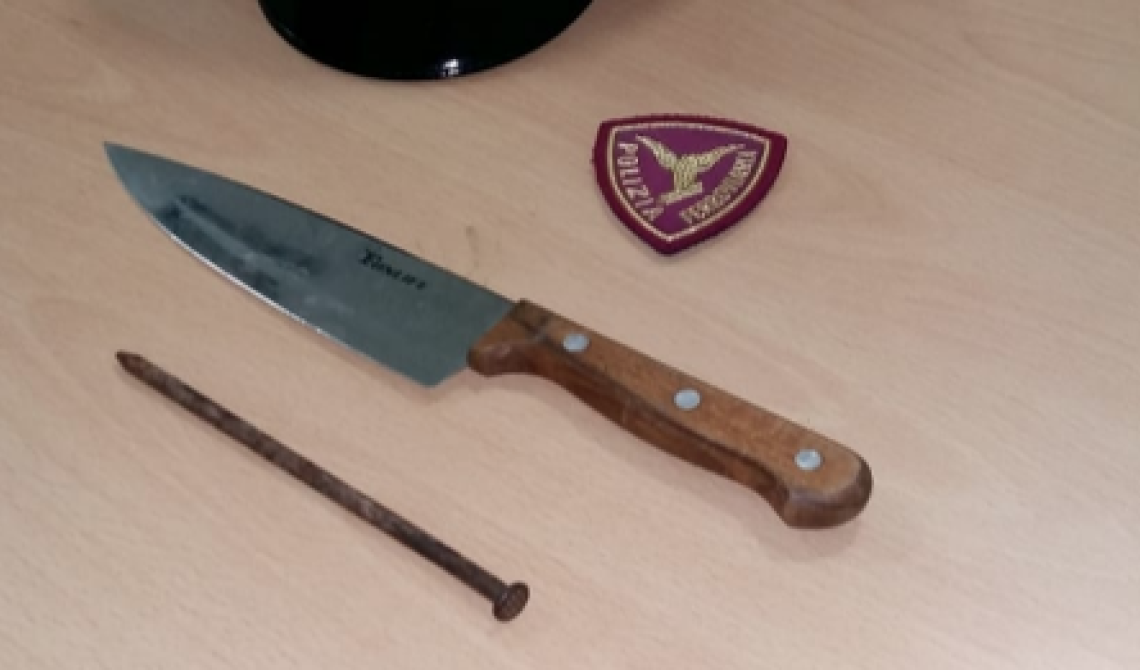 Minacciava i passati nella stazione di Foggia, arrestato dalla Polfer bulgaro di 22 anni