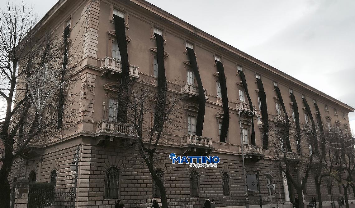 Gli studenti vestono a lutto l'Accademia di Belle Arti di Foggia: stanchi di essere trattati come Cenerentola dal Miur