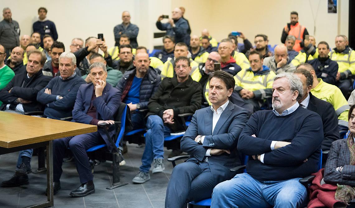 La dura vigila di Natale di Conte a Taranto
