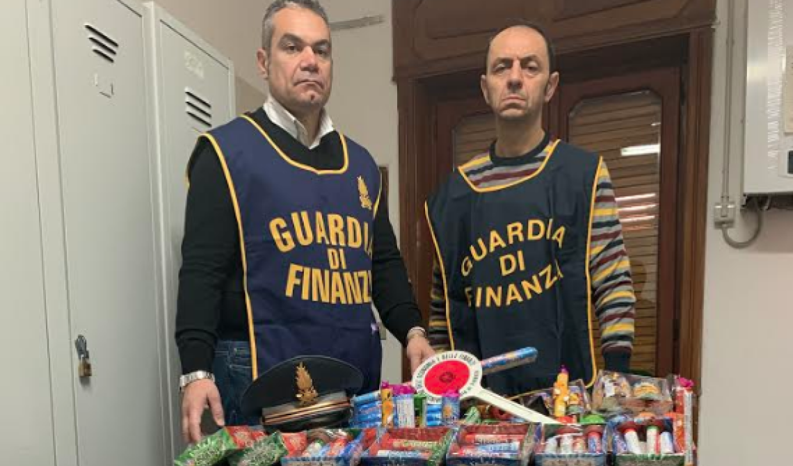 Vendevano botti a minorenni, la GdF sequestra a Lucera 5mila prodotti pirotecnici