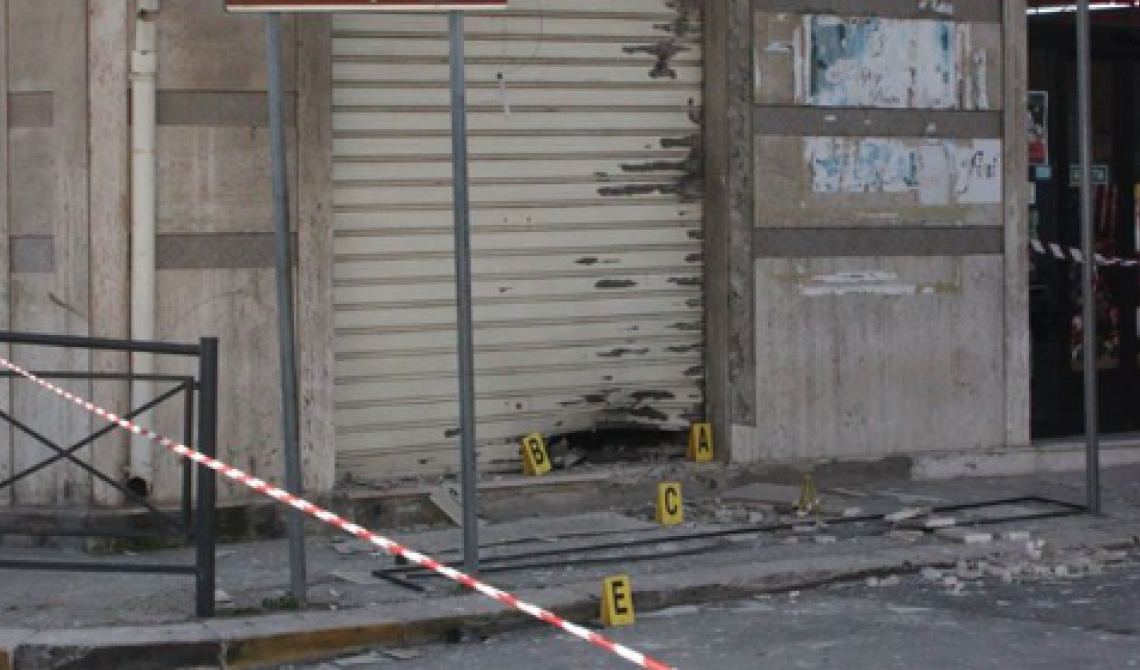 La titolare del negozio di Orta Nova a cui hanno messo la bomba: «Mai ricevuto minacce ma ho paura per tutti»