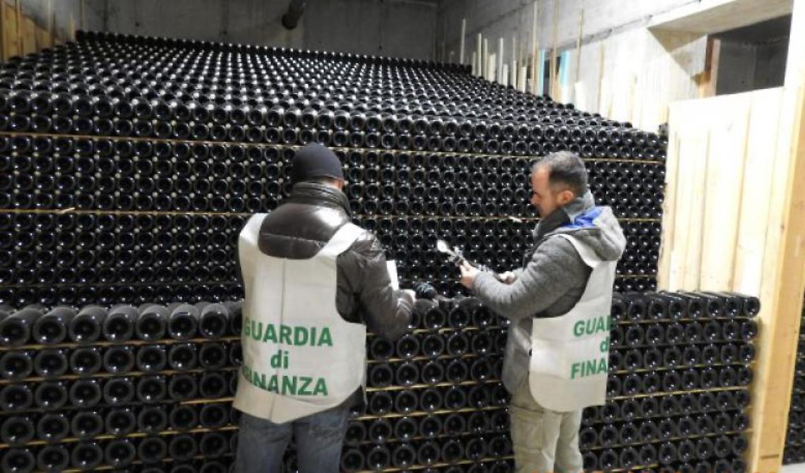 I finanzieri spengono il botto  di una sala di ricevimento foggiana pronta a stappare con 11 mila bottiglie di prosecco rubate