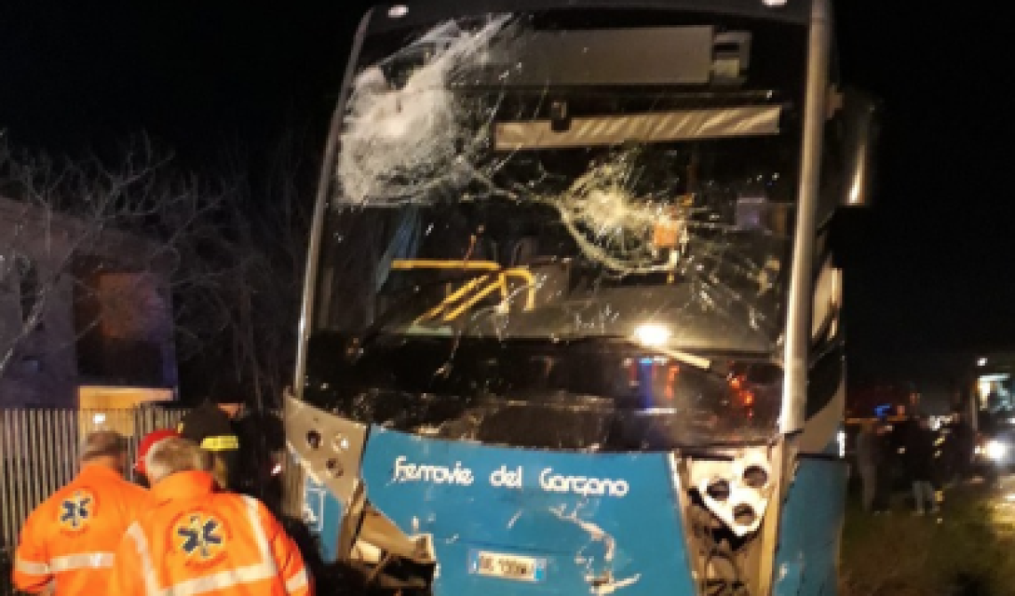 Due i morti nell'incidente tra un autobus di Ferrovie del Gargano e un'auto a "Giardinetto"