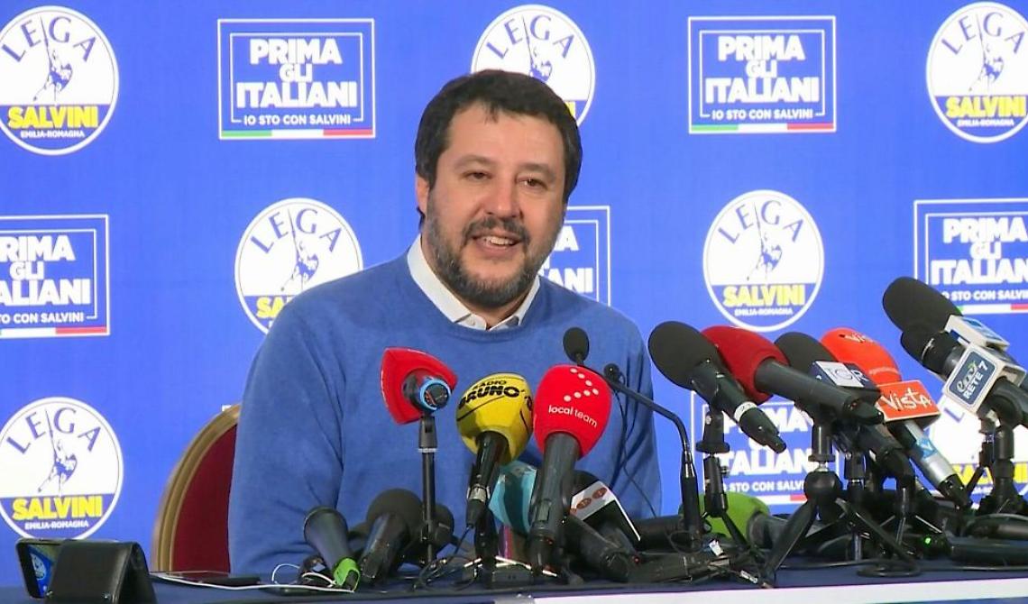 Sbarco di migranti a Taranto, Salvini: "Denuncio Conte e Lamorgerse, ci vediamo in tribunale"