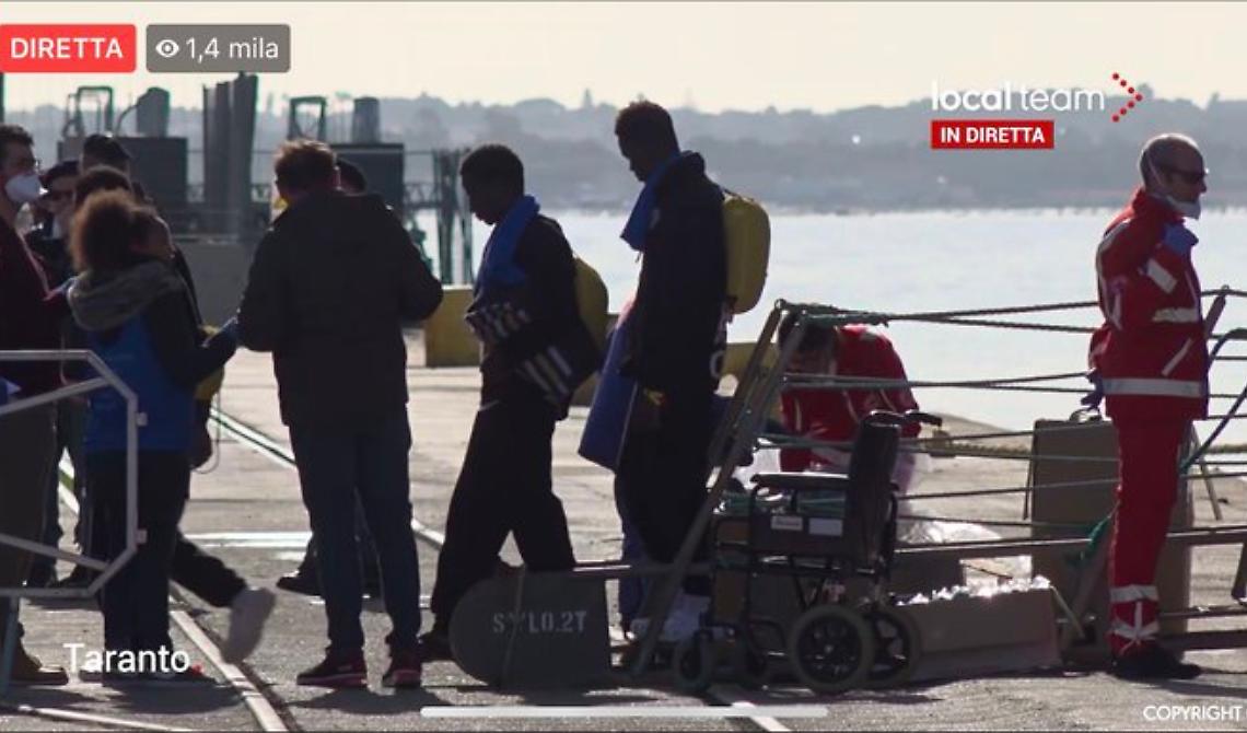 Migranti a Taranto, Sardine: "Sciacallaggio di Salvini" che annuncia il suo arrivo in città