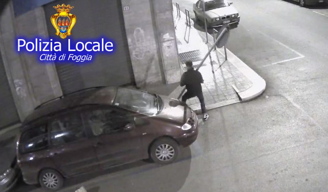 E ora a Foggia spuntano gli studenti maniaci dei segnali stradali