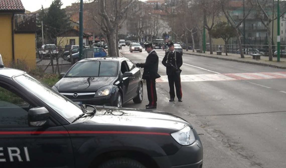 Pignola, sospetta un tradimento e picchia la fidanzata: arrestato