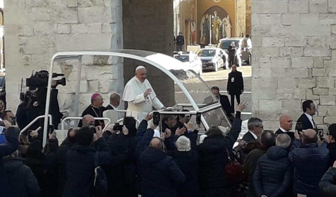 Il Papa è a Bari per chiudere il sinodo dei vescovi del Mediterraneo