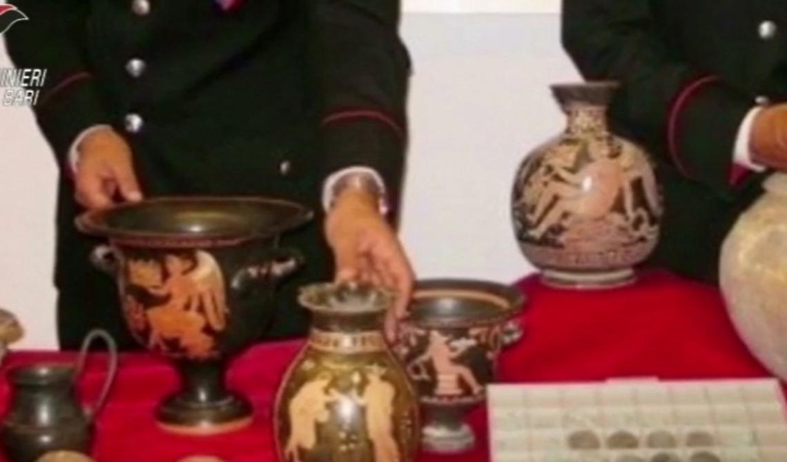 Un rumeno fa razzia di anfore, brocche e monete nei siti archeologici di Ordona e Canosa di Puglia