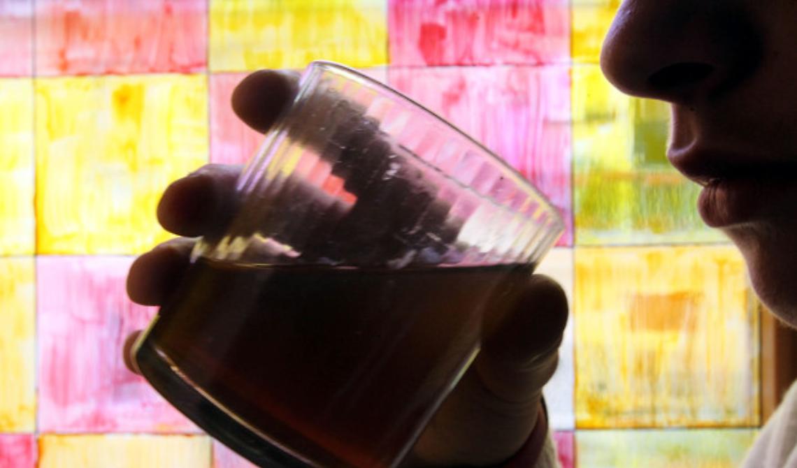 Abusa di vino e birra, una 14enne di Foggia finisce in ospedale rischiando il coma etilico