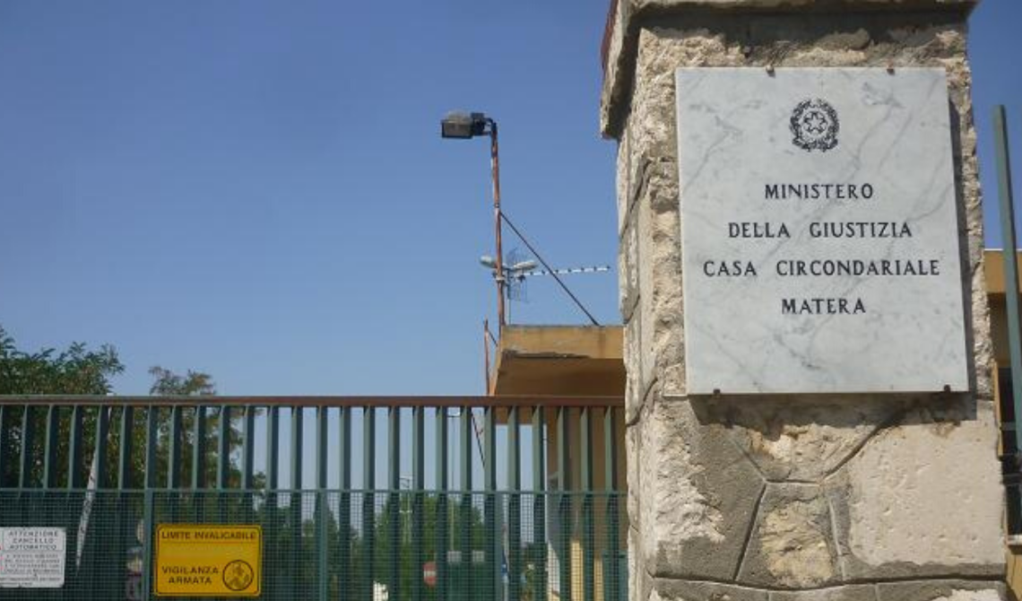 Matera, proteste in carcere: detenuti non rientrano nelle celle e uno sale sul tetto. La situazione è rientrata in serata