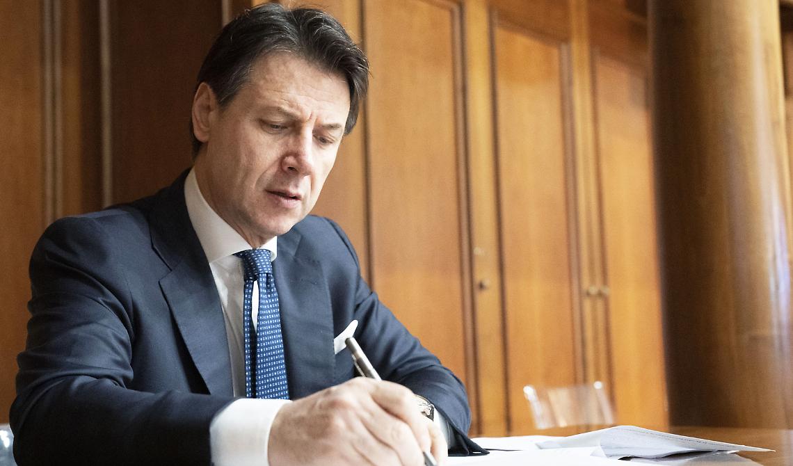 Coronavirus, Conte: «il blocco totale del Paese sarà prorogato»