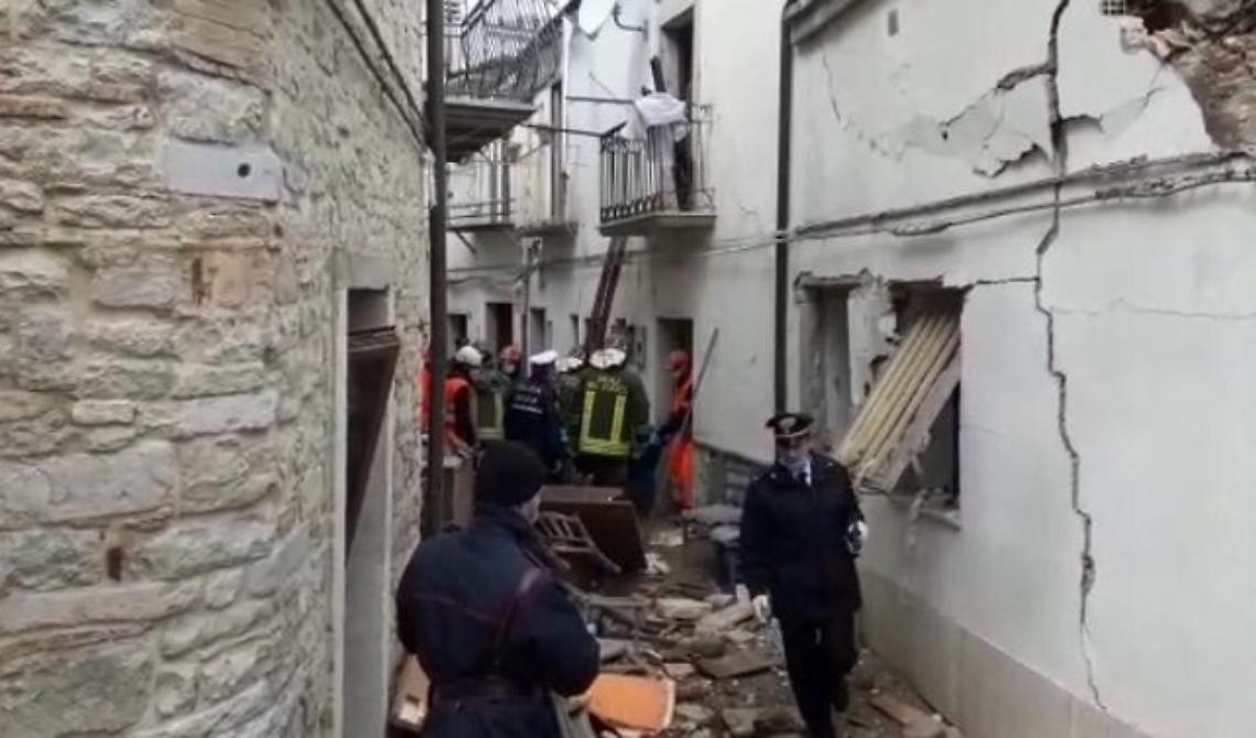 Crollano due palazzina ad Alberona, morta una donna di 80anni