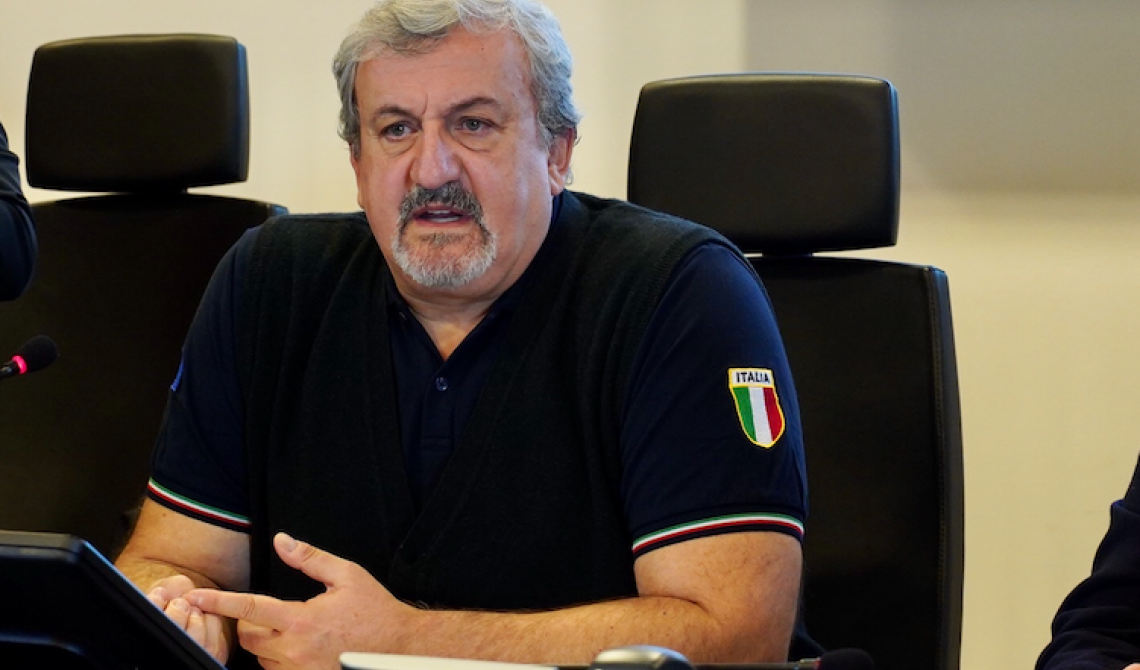 Fermata la requisizione dei macchinari per la diagnosi veloce del Coronavirus destinati al Veneto, Emiliano: «Stiamo trovando accordo»